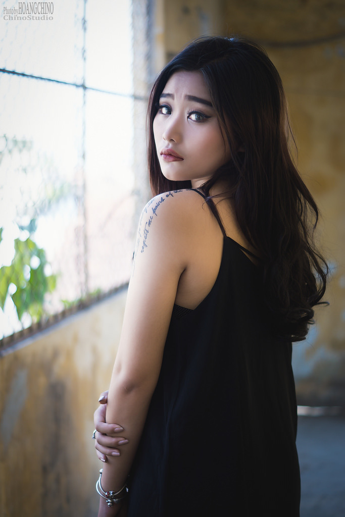 觸手伸進(jìn)美女里面