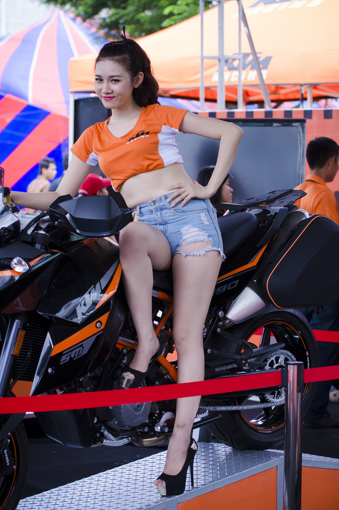 金來(lái)沅《青春》